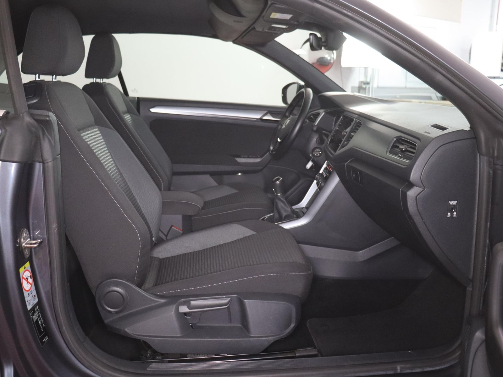 Volkswagen T-Roc 1.0 TSI - Samsaru's Car Outlet