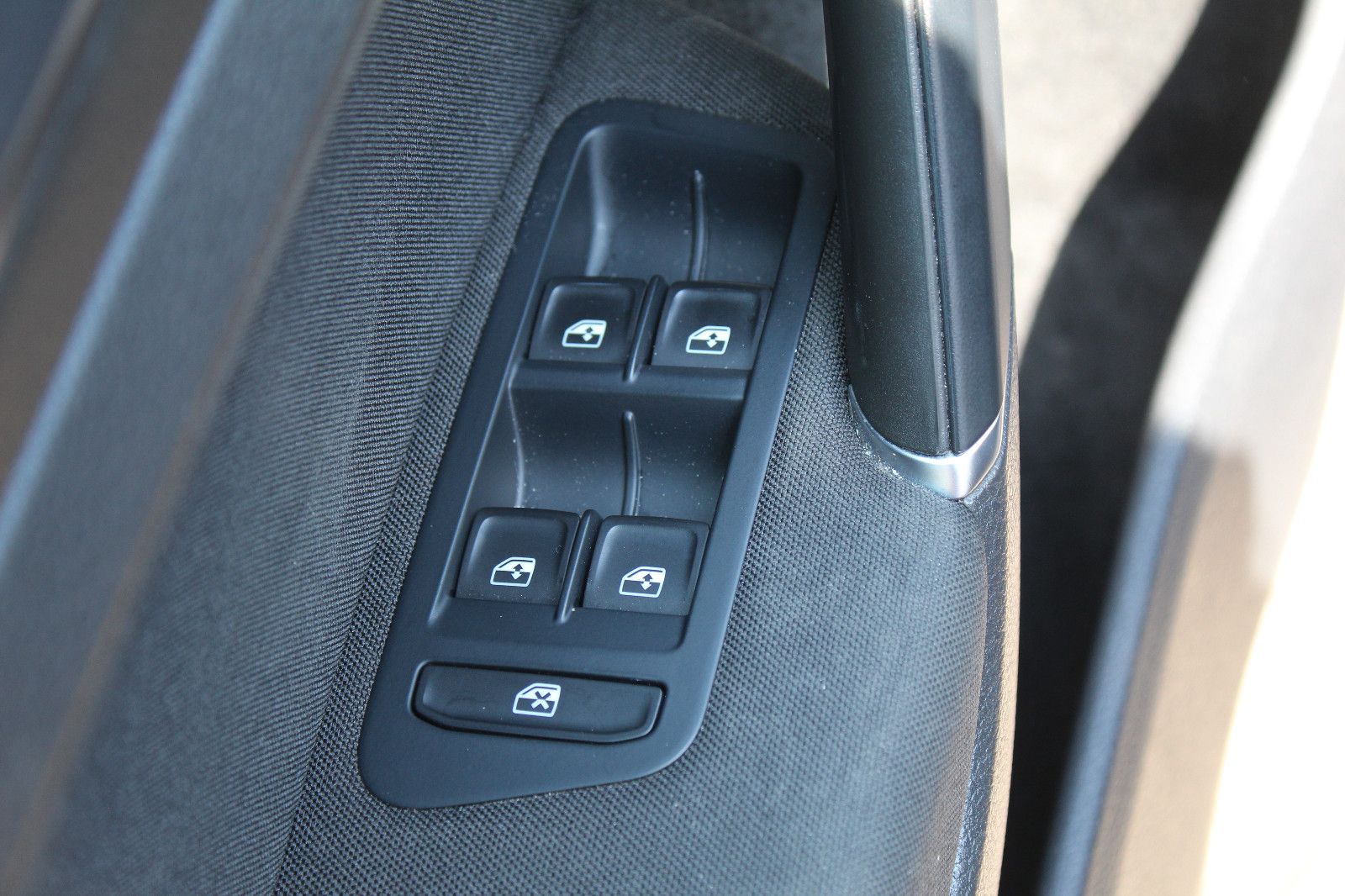 Volkswagen Golf VII e-Golf - Samsaru's Car Outlet