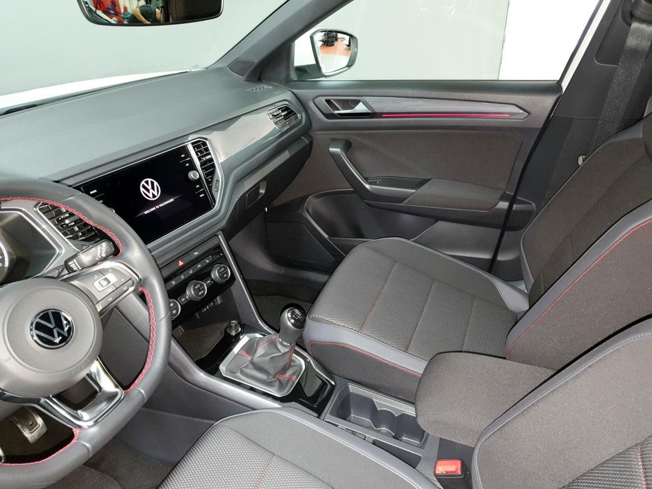 Volkswagen T-Roc 1.5 TSI - Samsaru's Car Outlet
