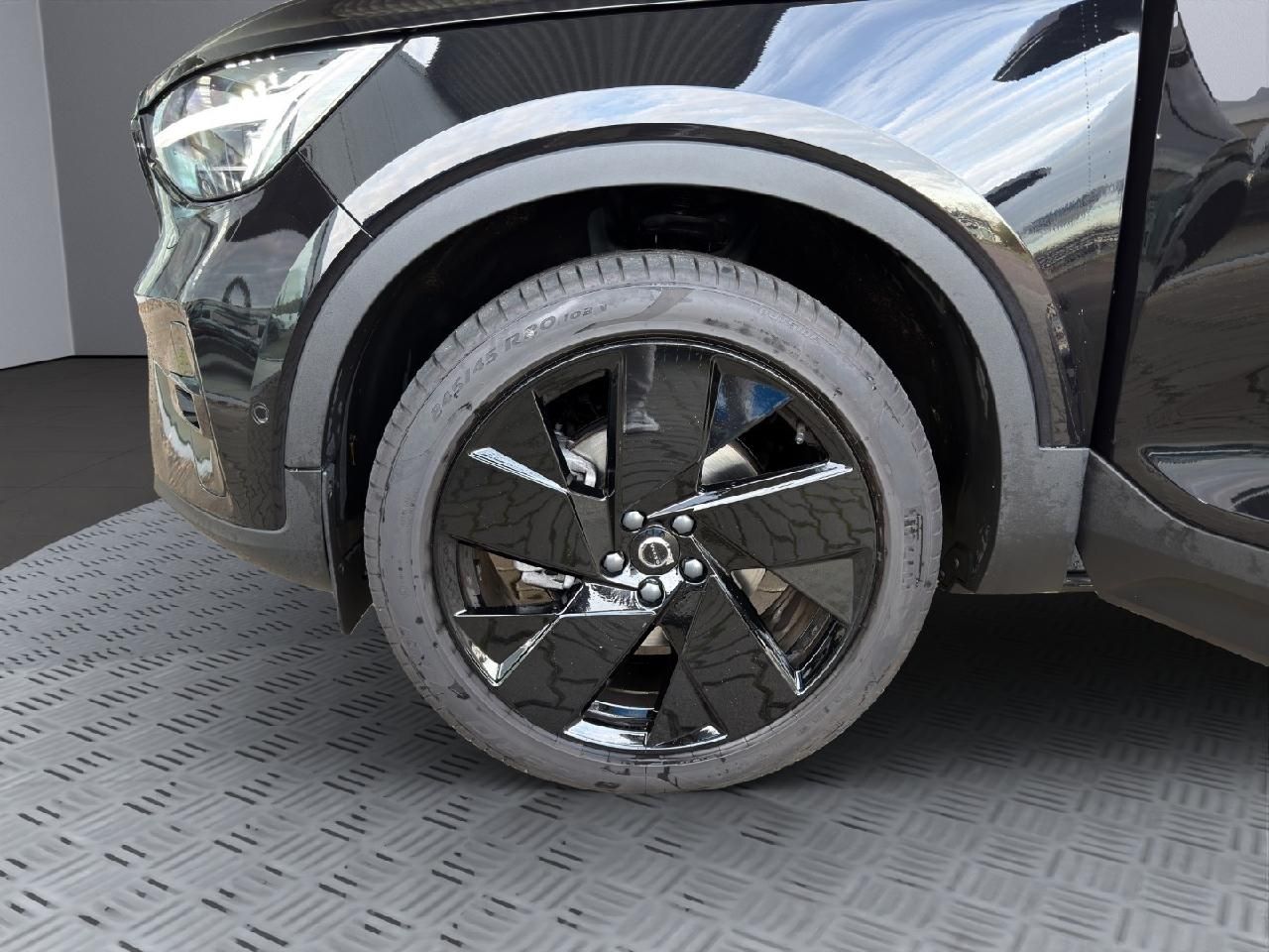 Volvo XC40 Ultra Black Edition AHK* Frontscheibenheiz.