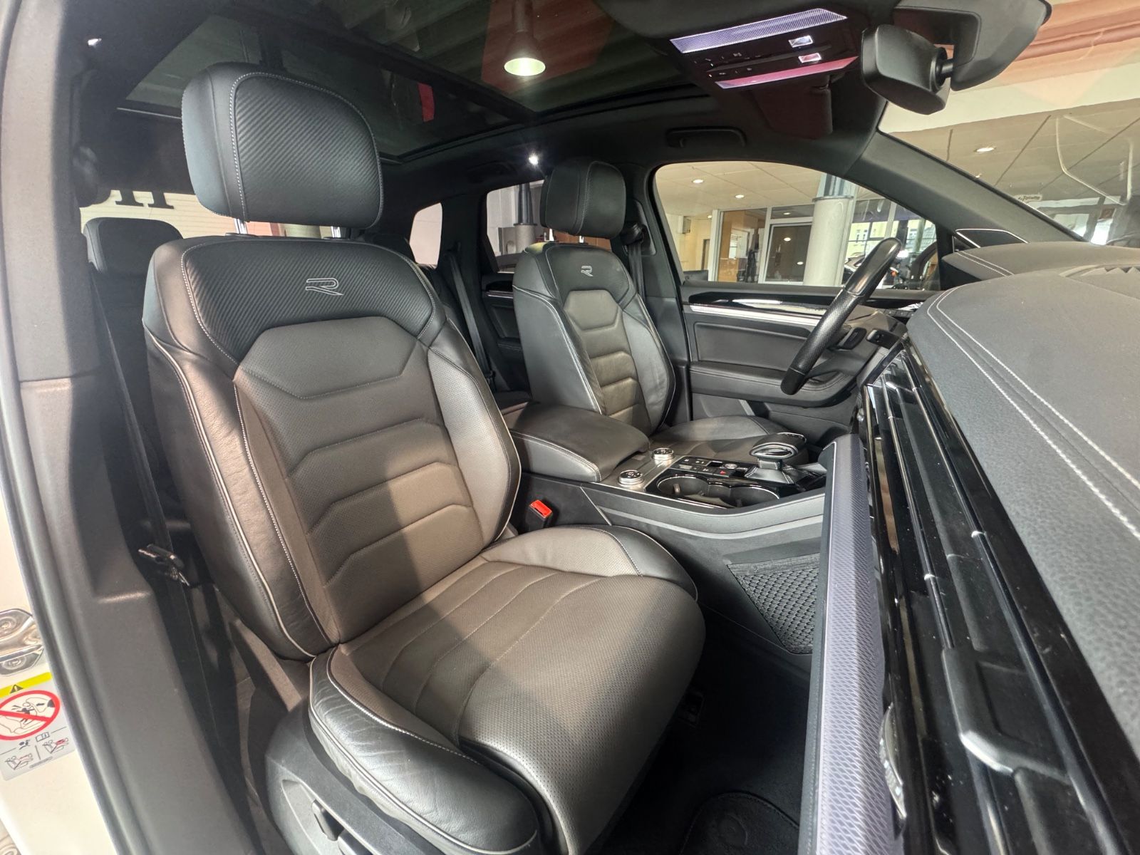 Volkswagen Touareg R-Line Pano IQ LIGHT Exterieur Black Sty