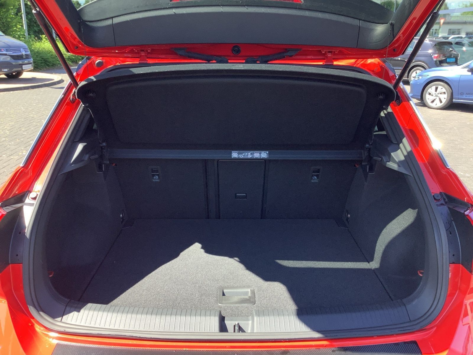 Volkswagen T-Roc 1.0TSI UNITED - Samsaru's Car Outlet