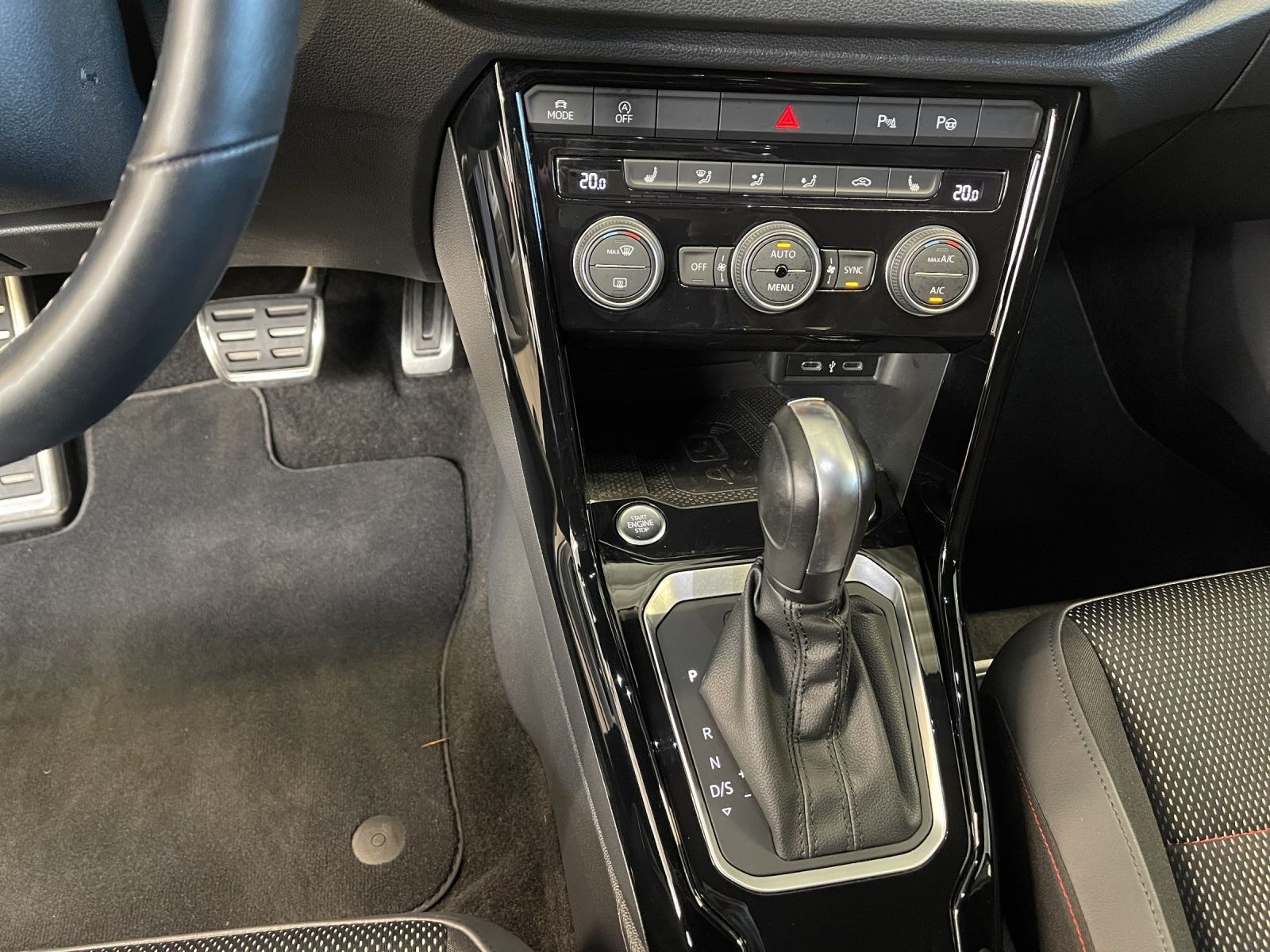 Volkswagen T-Roc 1.5 TSI Sport - Samsaru's Car Outlet