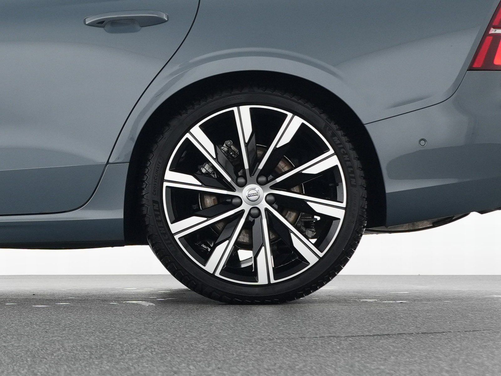 Volvo S60 B4 Plus Dark 360°Panorama*H&K*StHz*20"