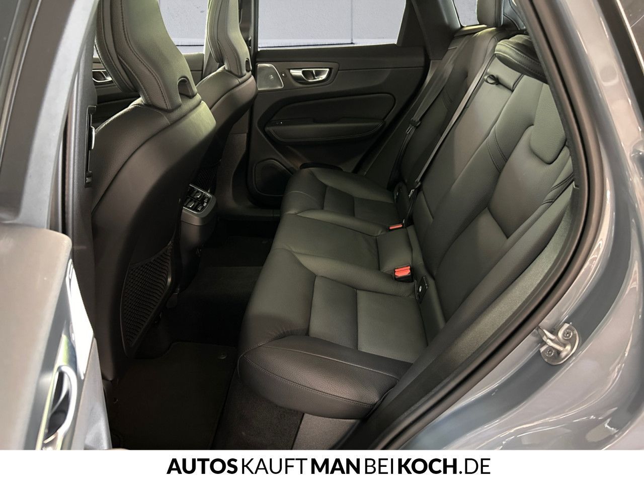 Volvo XC60 B4D Ultimate Dark AWD - Samsaru's Car Outlet