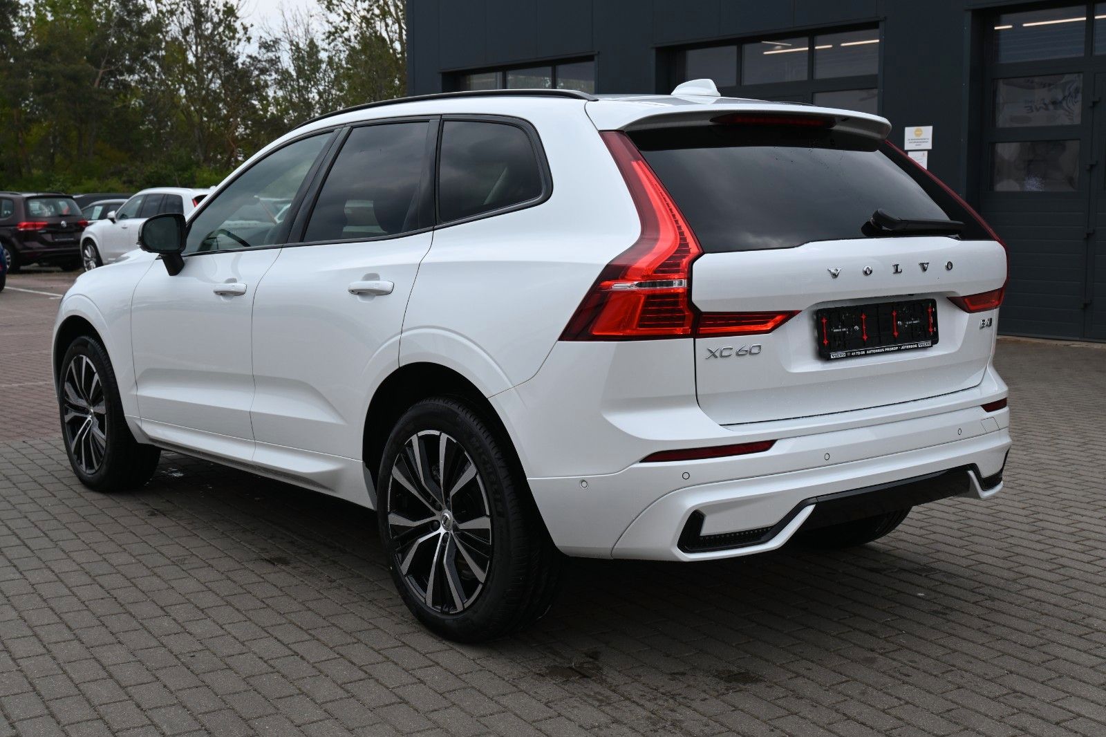Volvo XC60 B4 D Autom. Plus Dark*STDHZG*360°*H&K*ACC