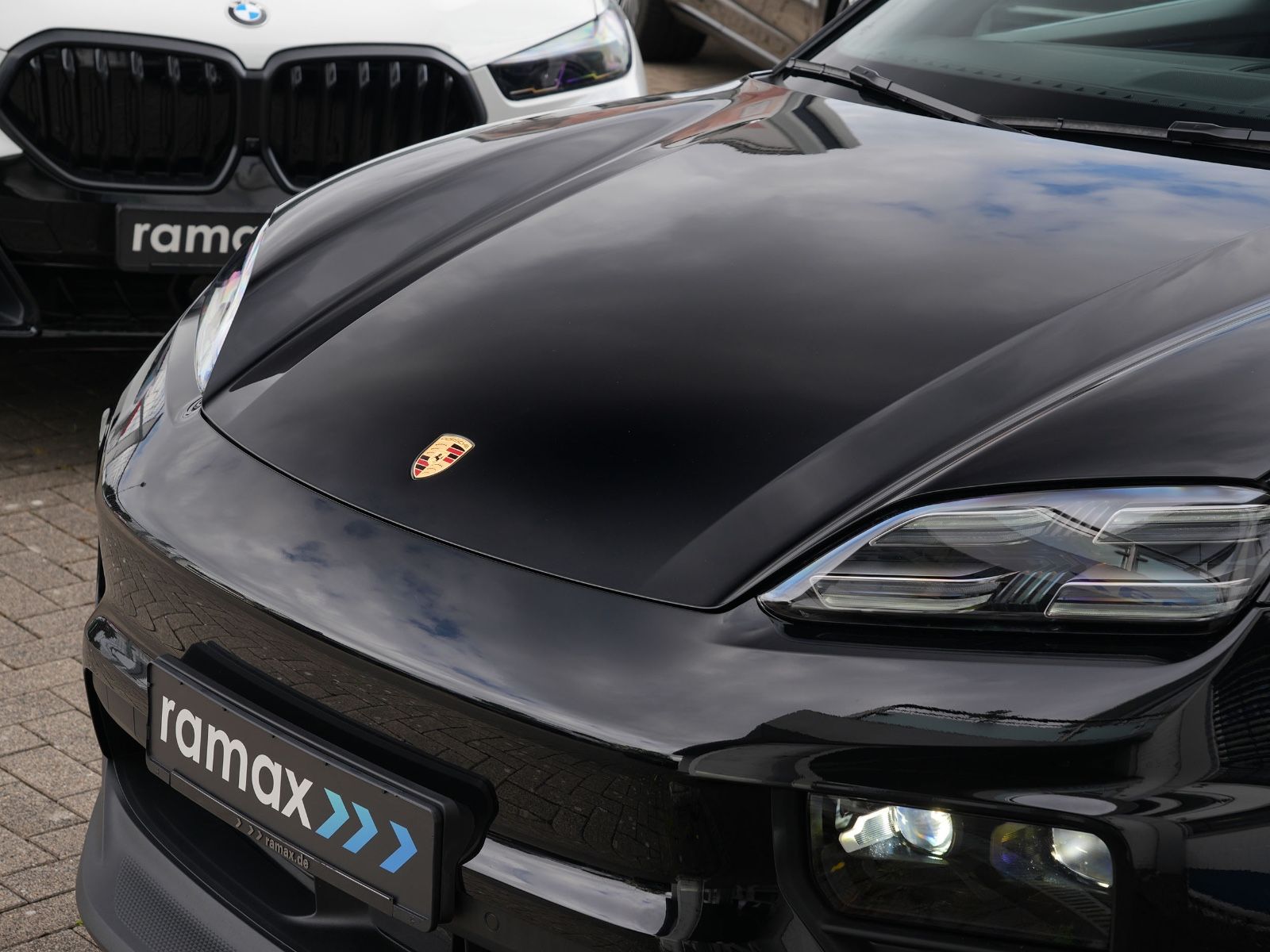 Porsche Macan 4 - Samsaru's Car Outlet