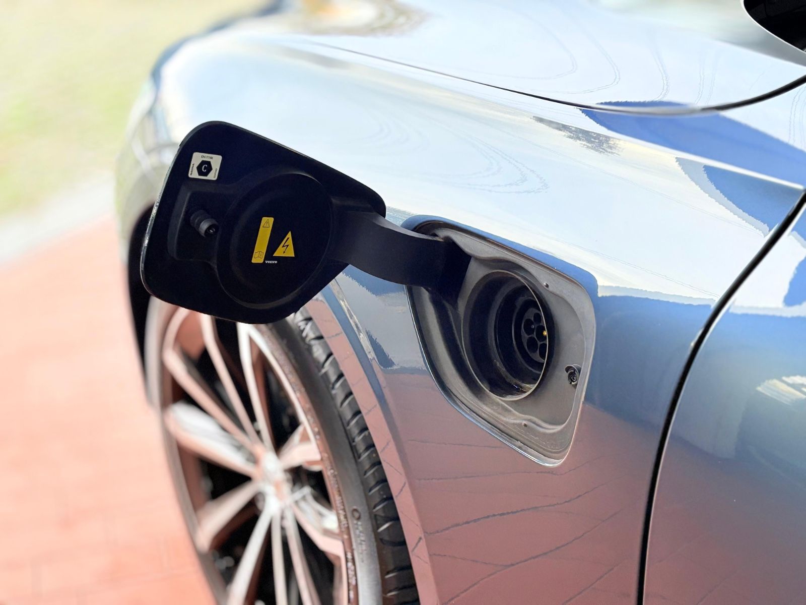 Volvo V60 T6 Kombi Core Recharge Plug-In Hybrid AWD