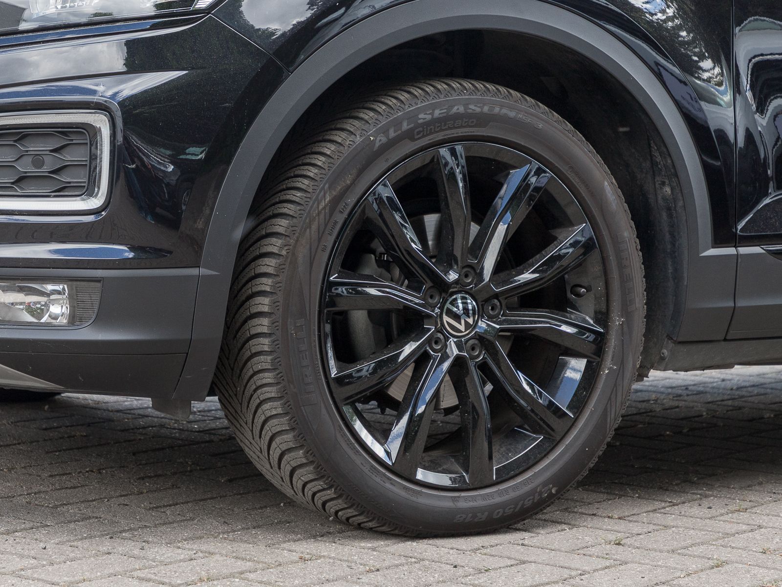 Volkswagen T-Roc 1.5 TSI SPORT BLACK - Samsaru's Car Outlet