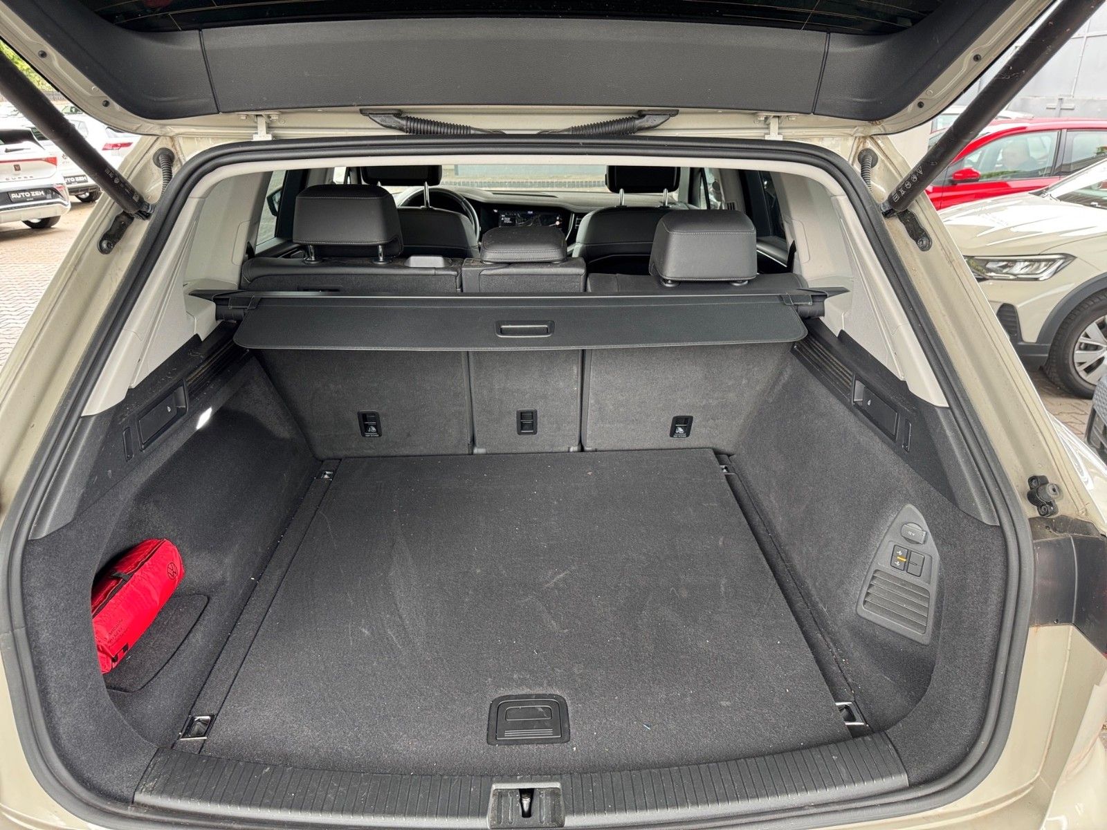 Volkswagen Touareg 4M - Samsaru's Car Outlet