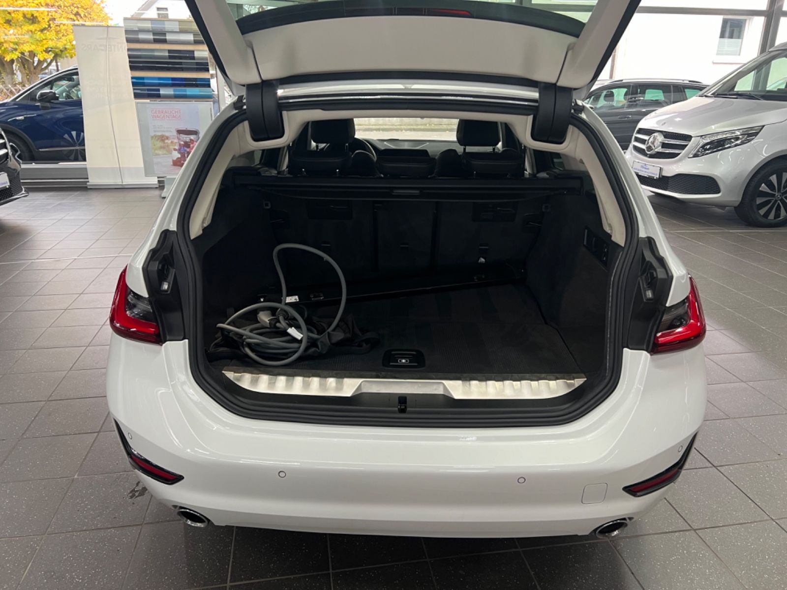BMW 330 e Advantage Touring - Samsaru's Car Outlet