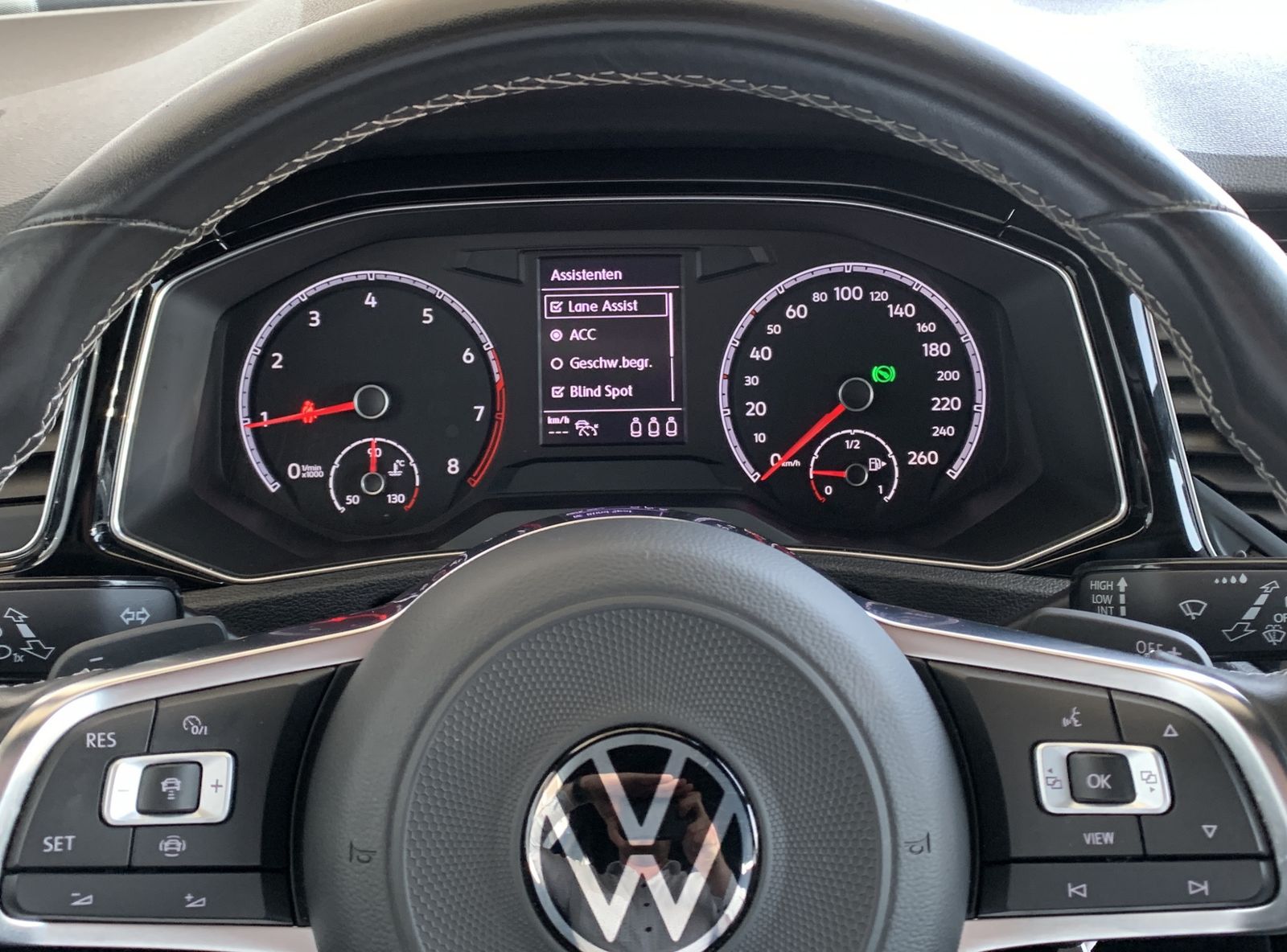 Volkswagen T-Roc 1.5 TSI Sport - Samsaru's Car Outlet