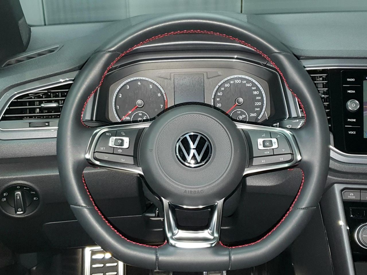 Volkswagen T-Roc 1.5 TSI - Samsaru's Car Outlet