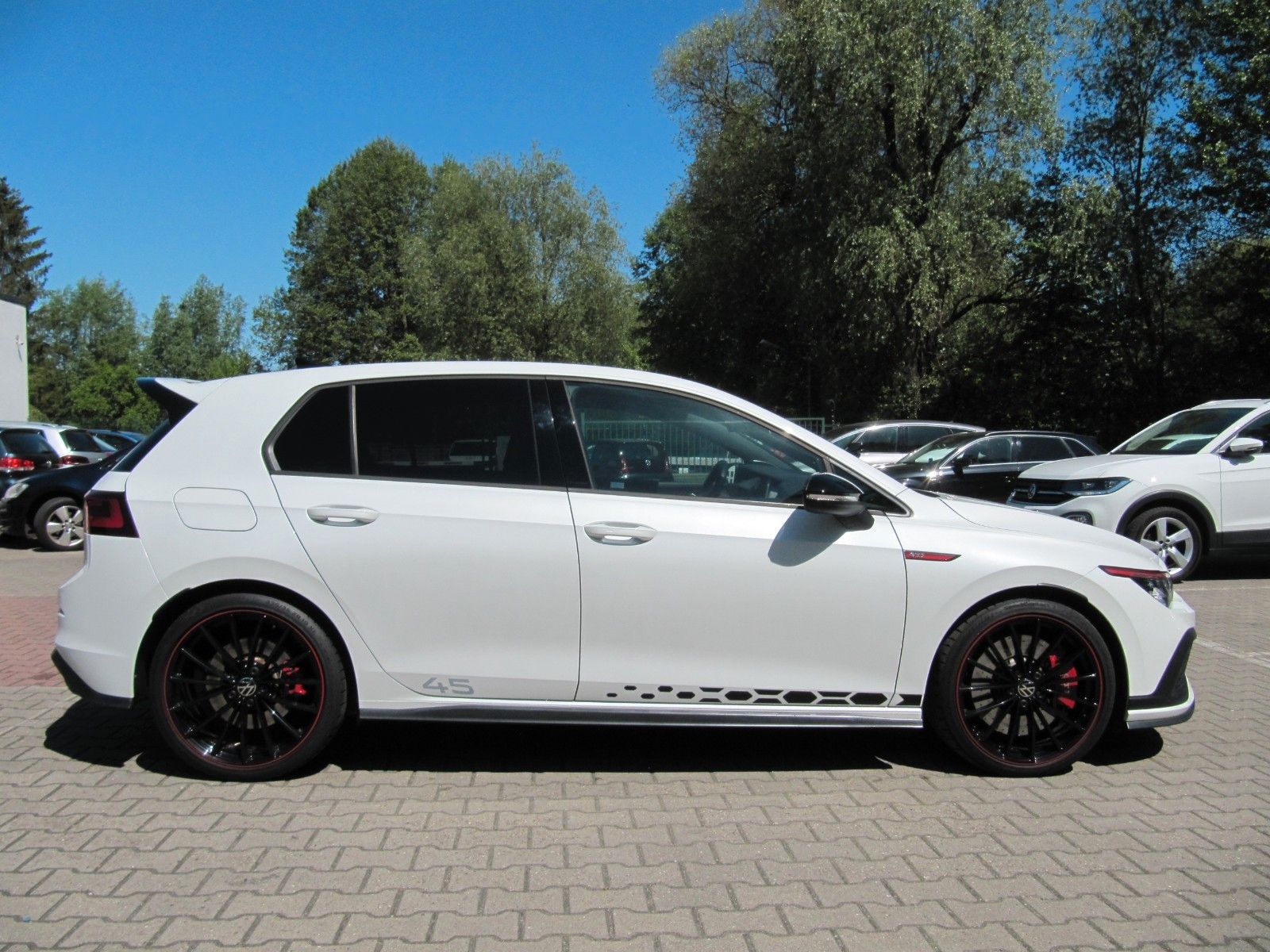 Volkswagen Golf 2.0 GTI - Samsaru's Car Outlet
