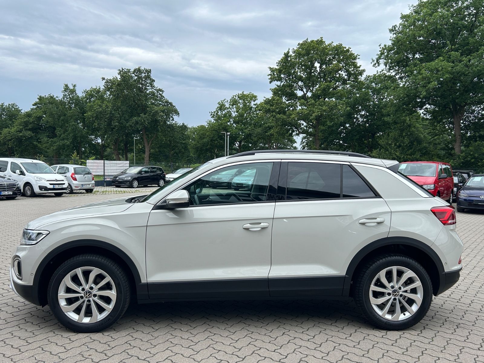 Volkswagen T-Roc 1.0 TSI Life - Samsaru's Car Outlet