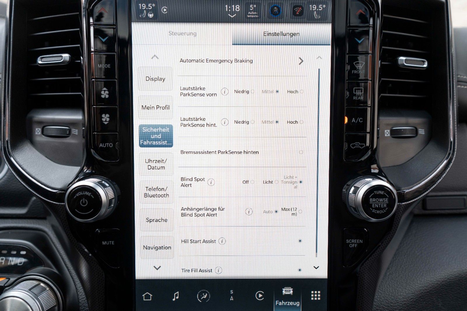 Dodge RAM 5,7L Laramie CC 4X4 360° LED CARPLAY LPG AHK