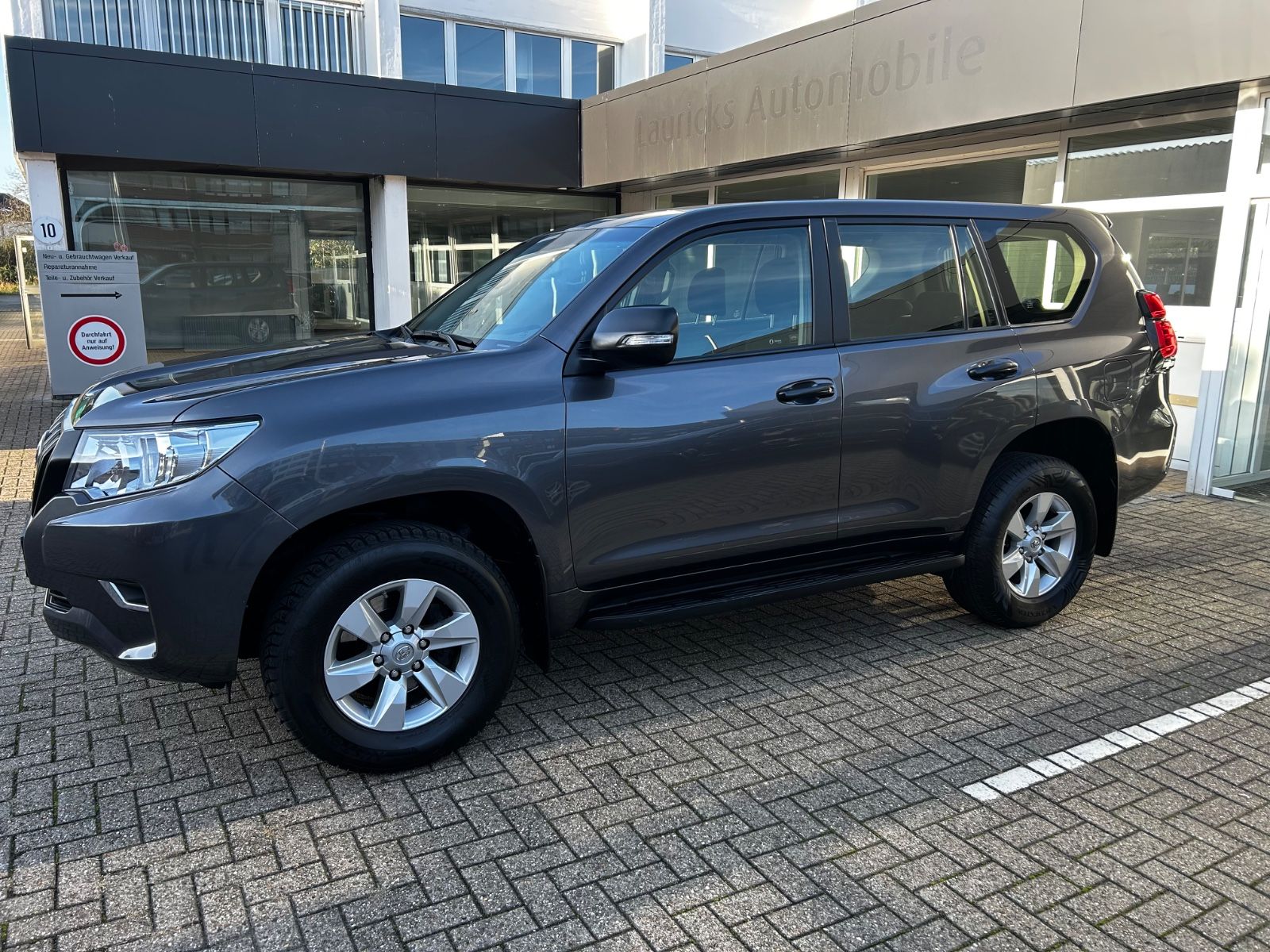 Toyota Land Cruiser 2.8 D-4D Comfort Automatik LED Navi