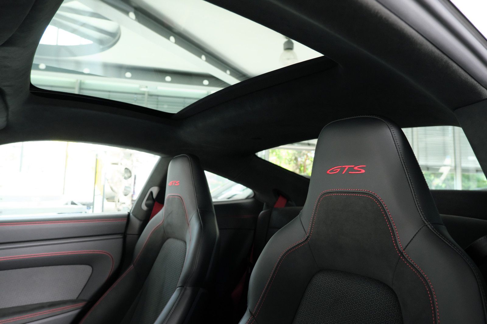 Porsche 992.2 Carrera 4 GTS T-Hybrid Sport-Design Titan