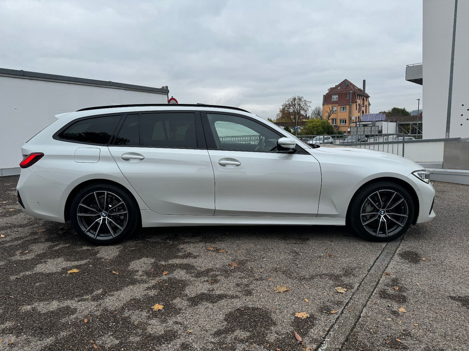 BMW 330 i xDrive Aut. - Samsaru's Car Outlet