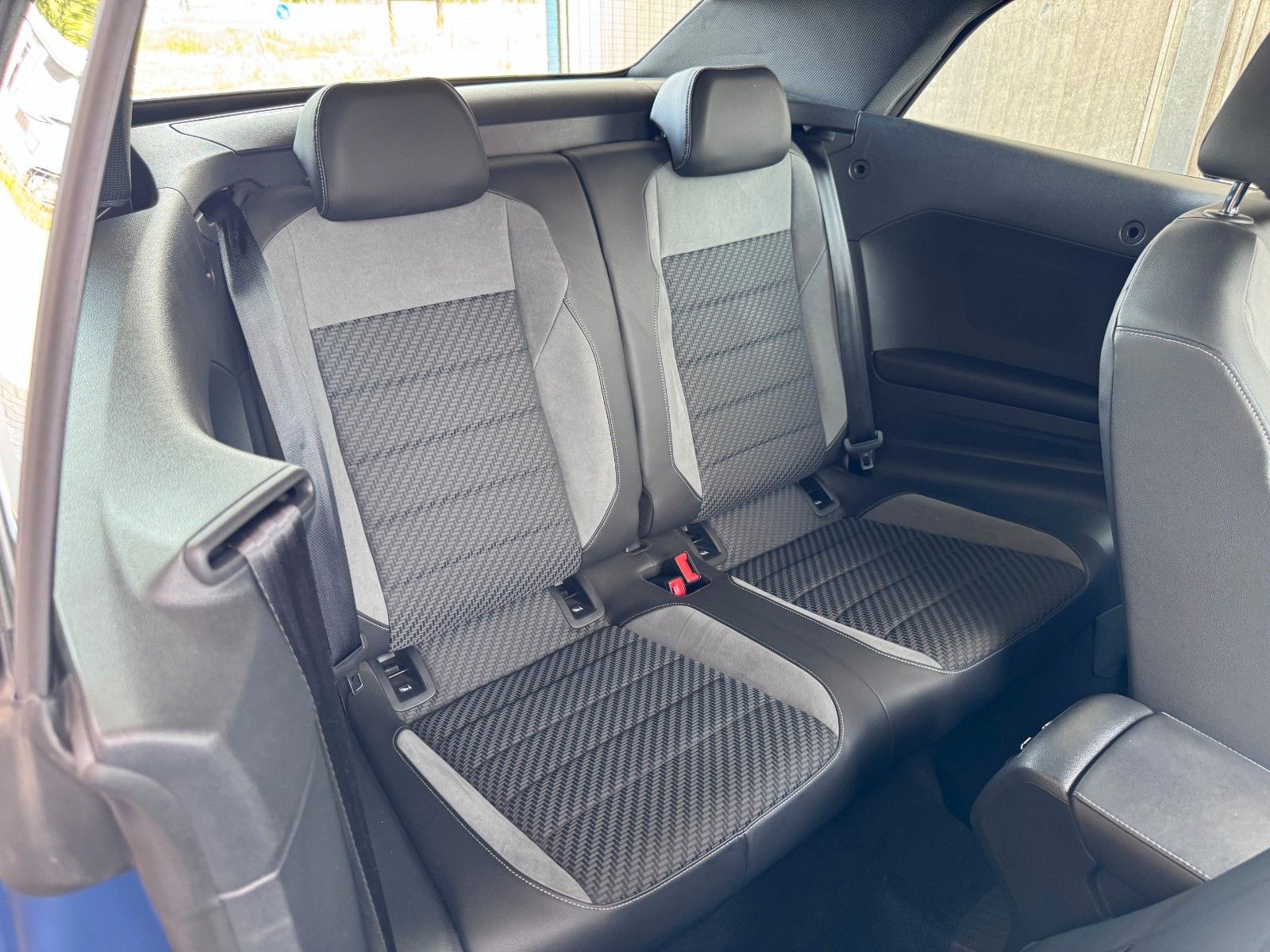 Volkswagen T-Roc R-Line Edition - Samsaru's Car Outlet