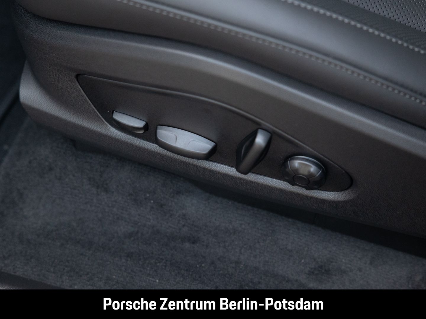 Porsche Macan 4S Burmester Panoramadach Luftfederung
