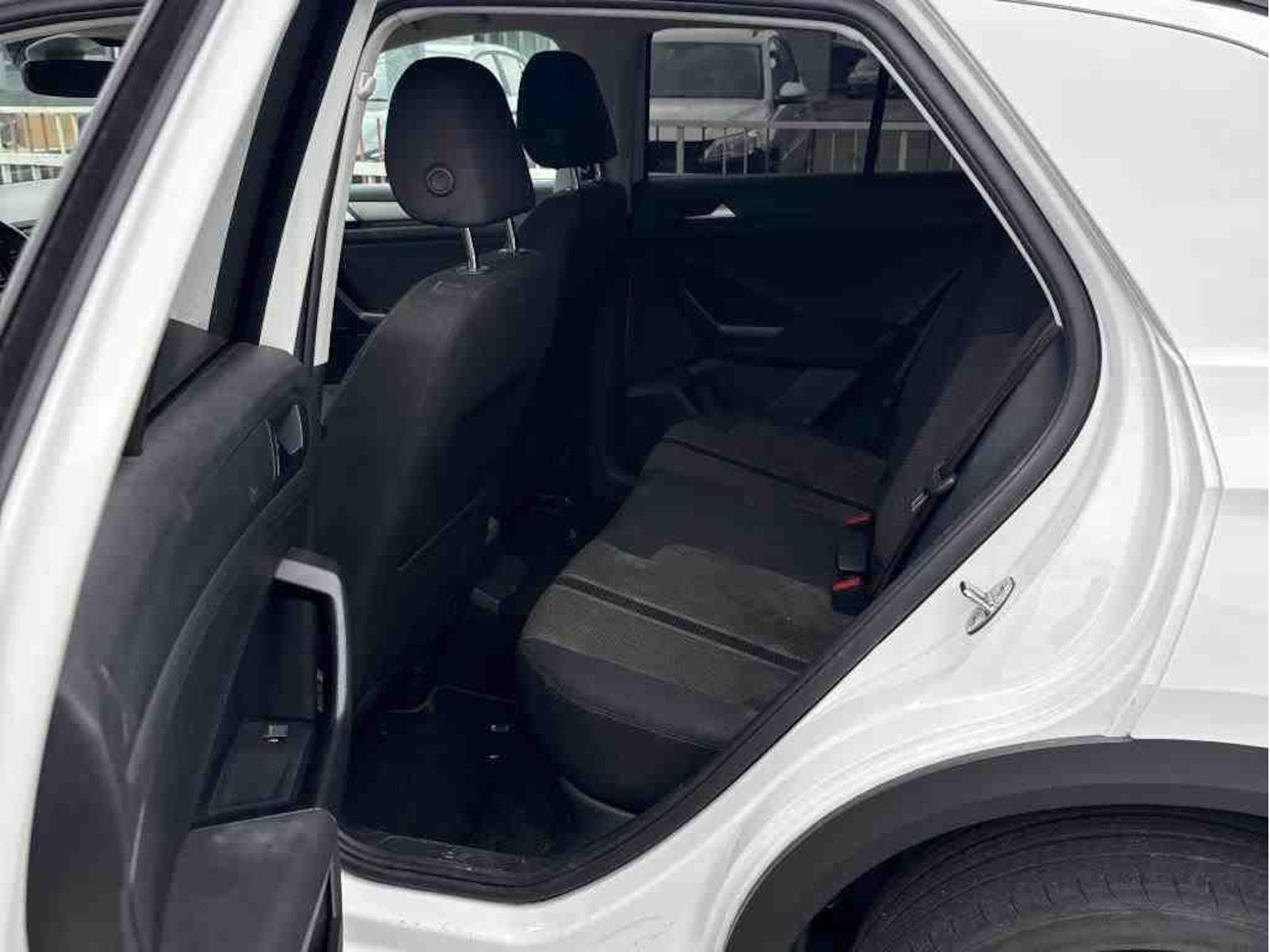 Volkswagen T-Roc 1.5 TSI R-Line - Samsaru's Car Outlet