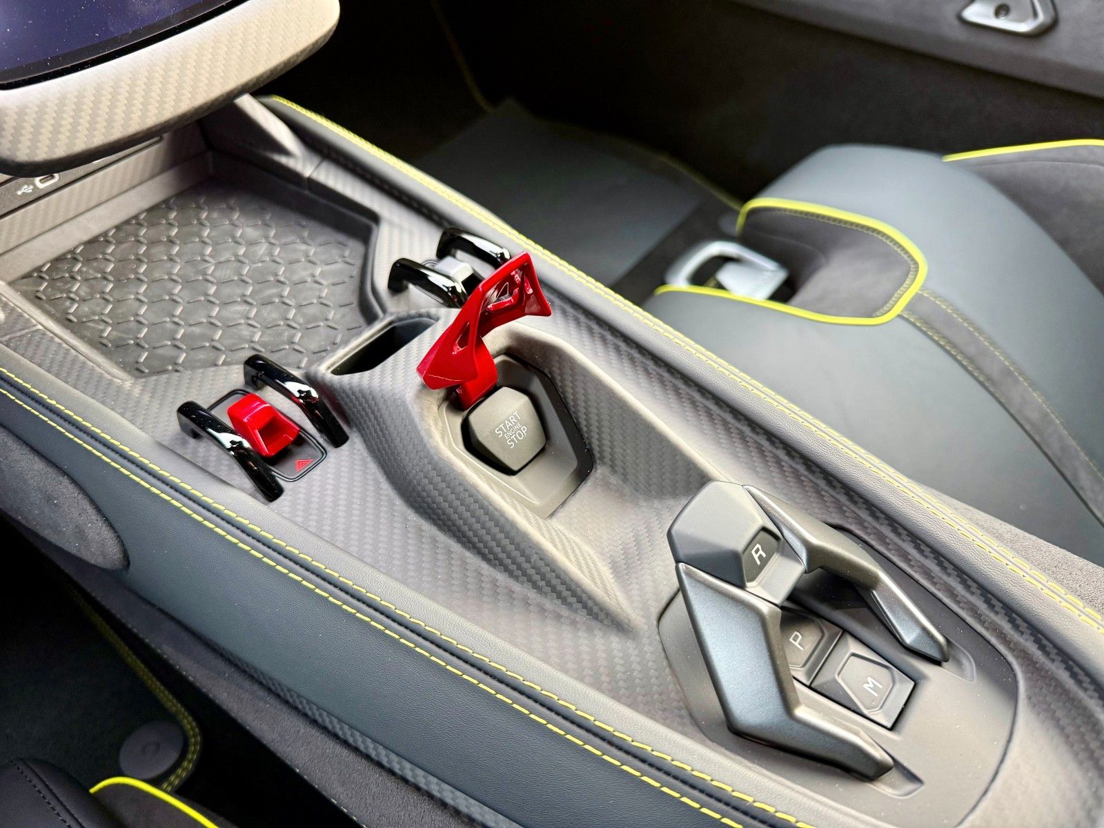 Lamborghini Revuelto V12 MY26/Carbon/PassengerDis/CorsaTex