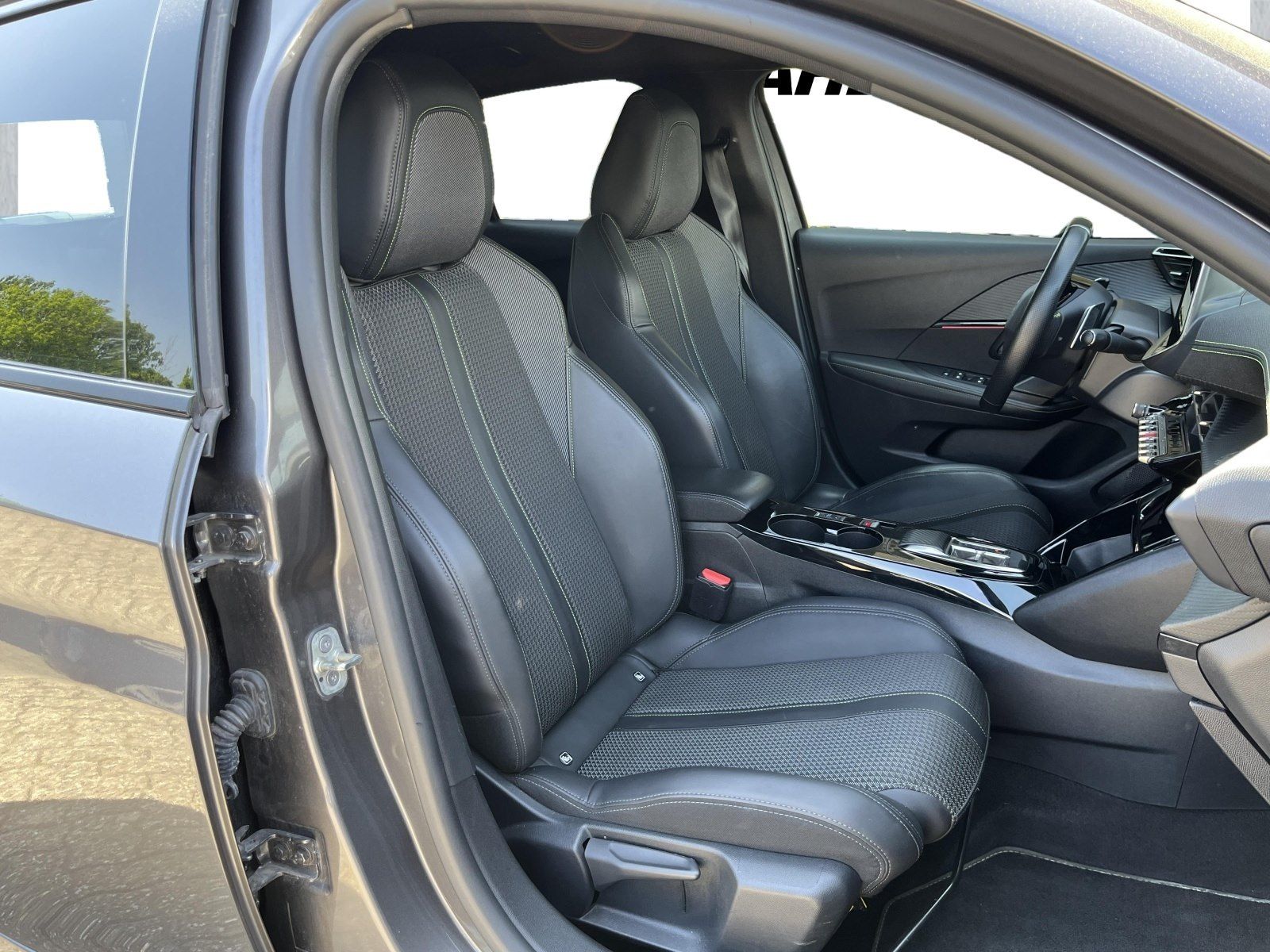 Peugeot 208 GT - Samsaru's Car Outlet
