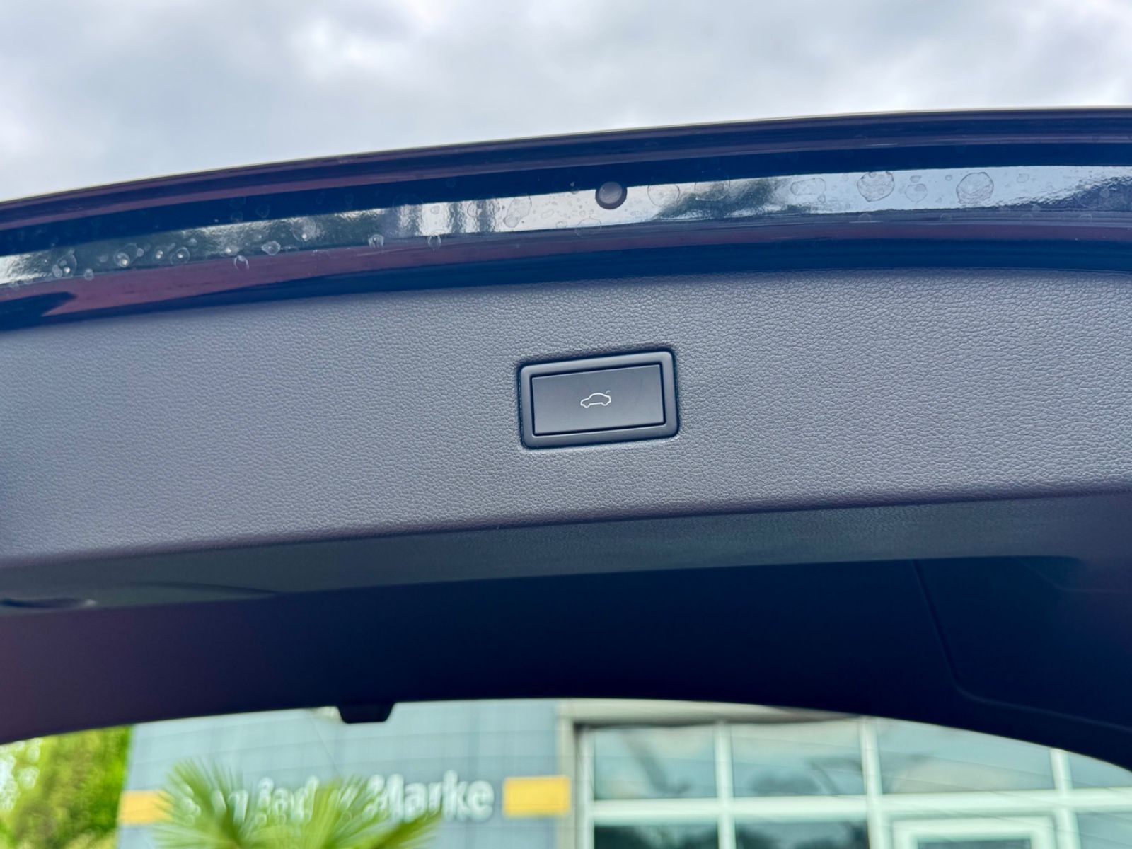 Volkswagen Tiguan Life - Samsaru's Car Outlet