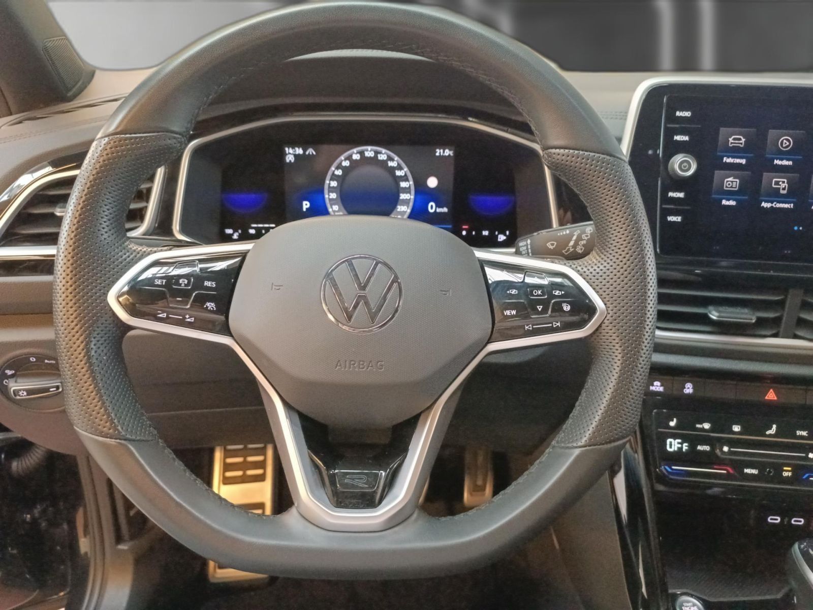Volkswagen T-Roc 1.5 TSI R-Line - Samsaru's Car Outlet