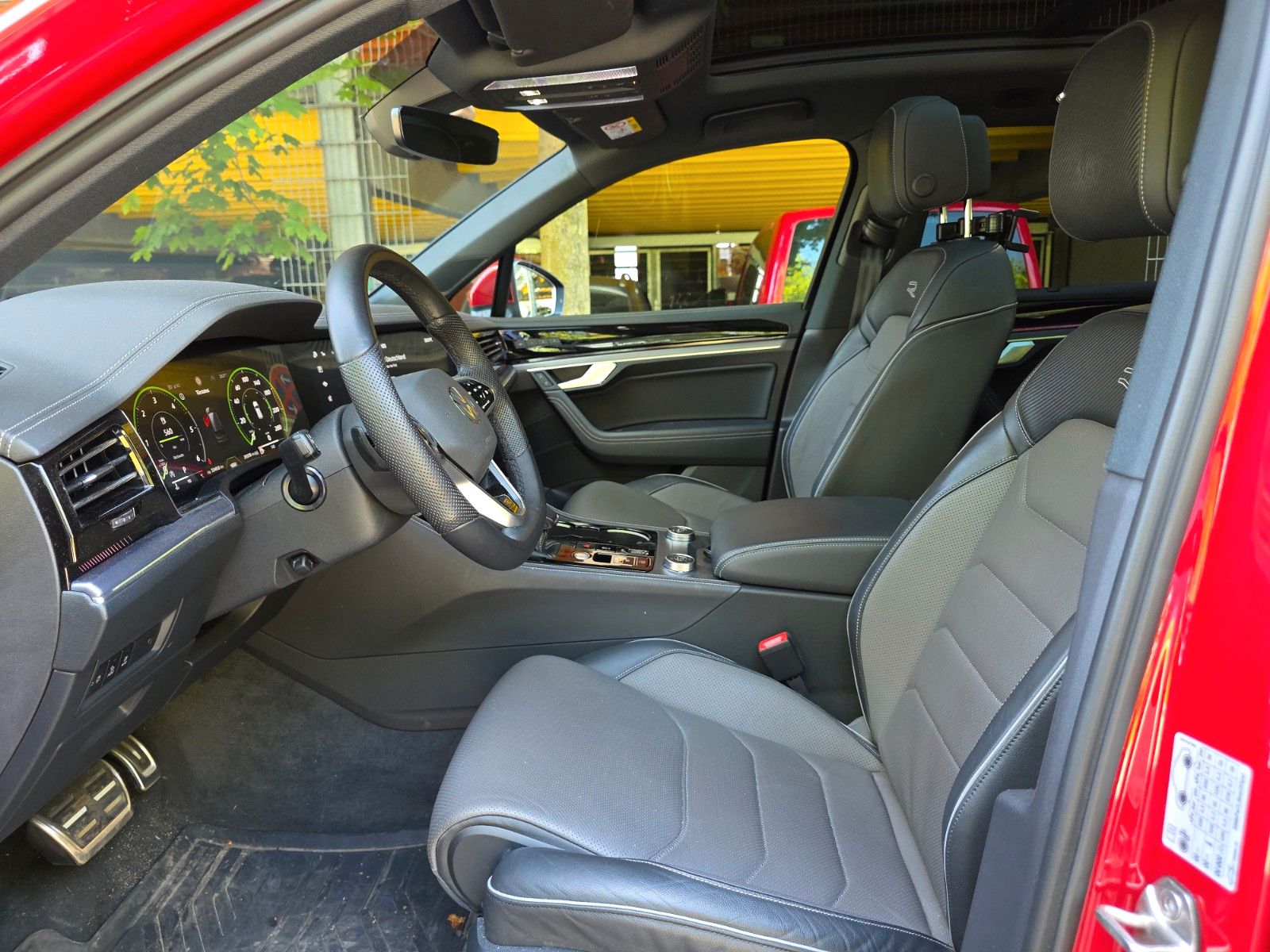 Volkswagen Touareg 3.0 TDI 4Motion R-Line - Samsaru's Car Outlet
