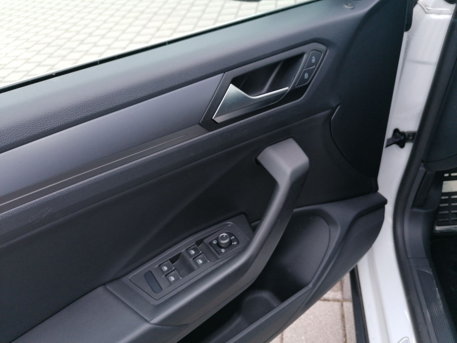 Volkswagen T-Roc 1.5TSI R-Line - Samsaru's Car Outlet