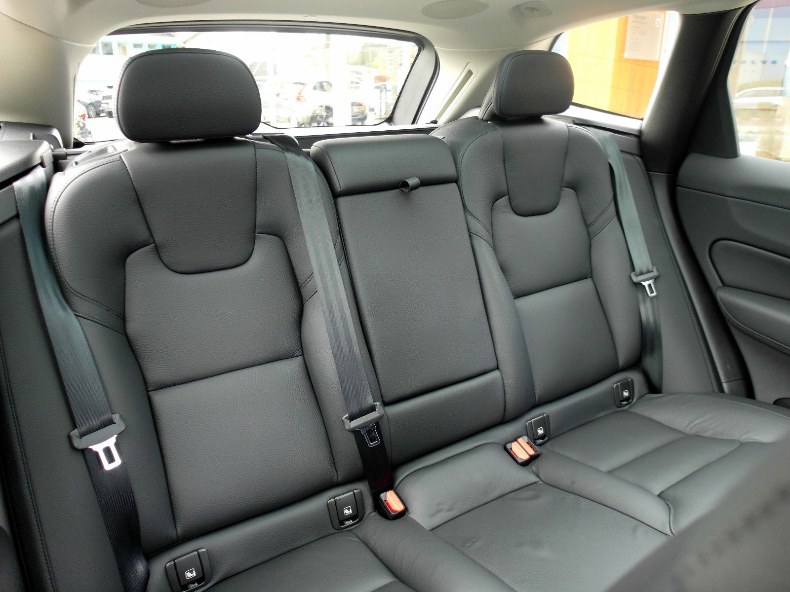 Volvo XC60 T6 AWD Plus Dark #volvocars #madebymerten