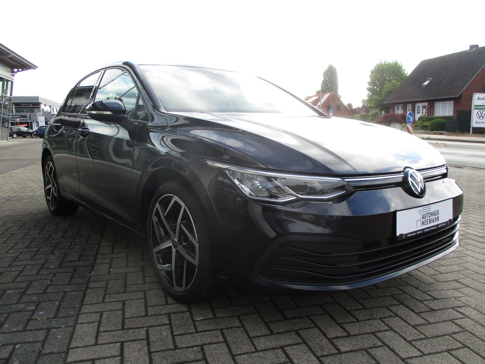 Volkswagen Golf VIII 130PS TSI - Samsaru's Car Outlet