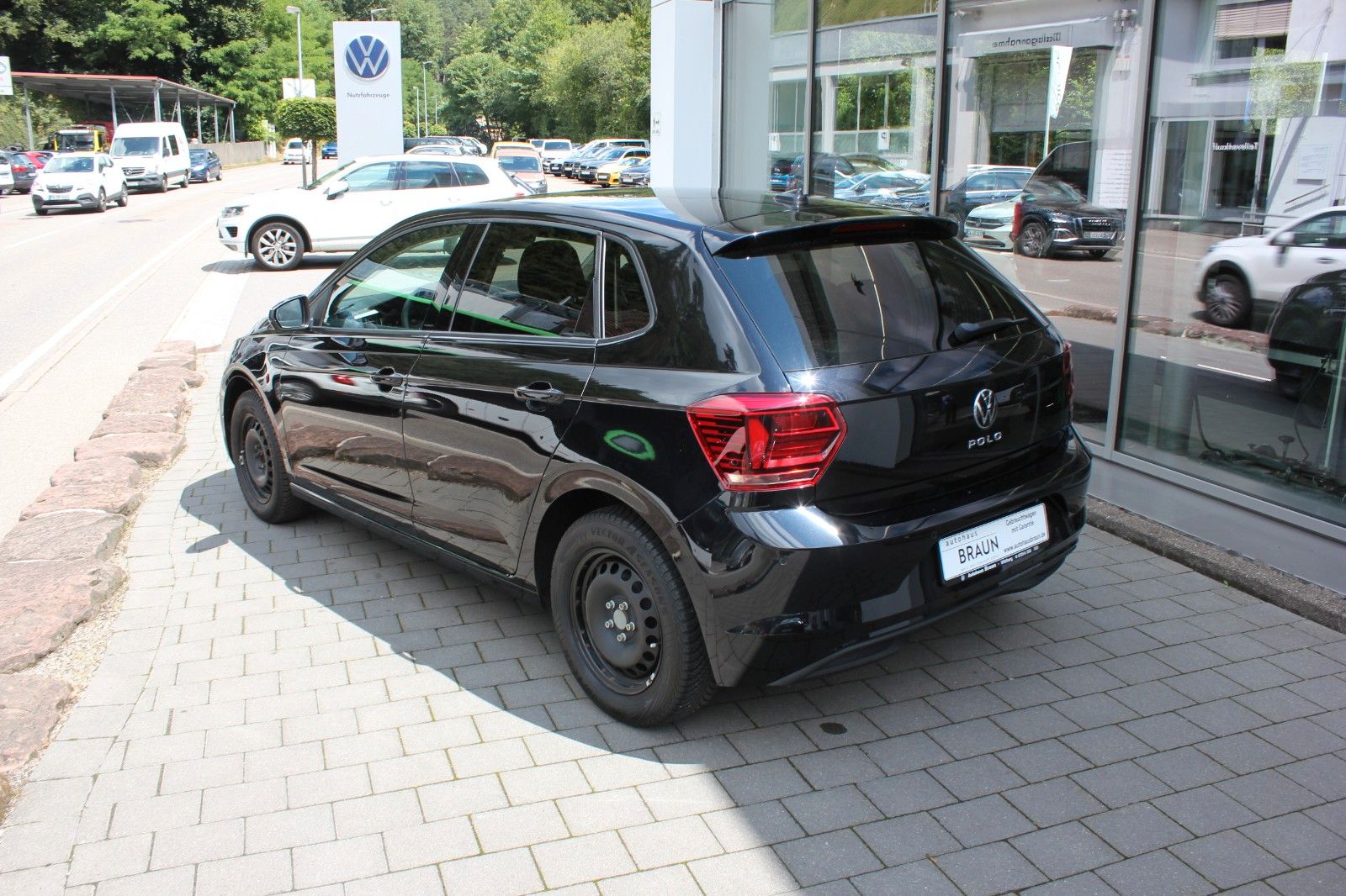 Volkswagen Polo VI Comfortline 1.0 TSI DSG - Samsaru's Car Outlet