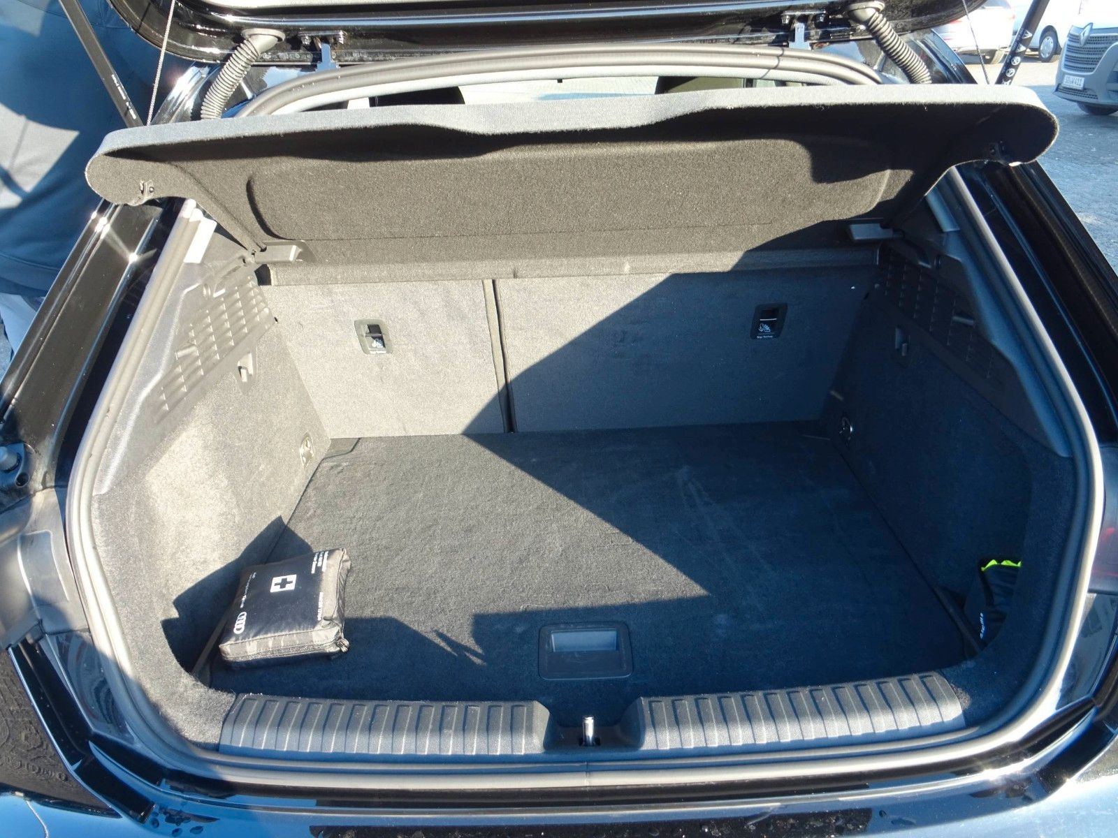 Audi A3 Sportback30TFSI S line NaviLEDSHZ Virtuell