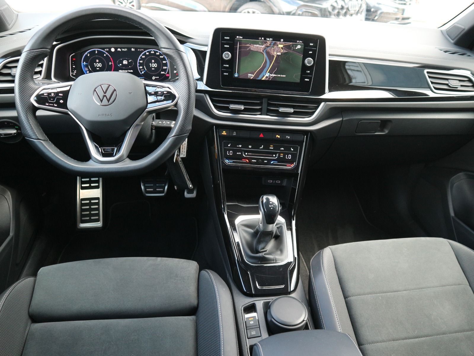 Volkswagen T-Roc R-Line 2.0 TDI DSG - Samsaru's Car Outlet