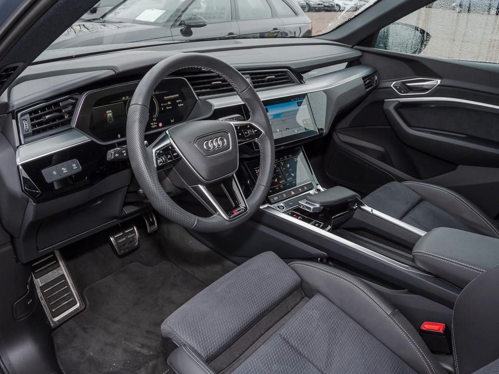 Audi Q8 Sportback 55 e-tron S line - Samsaru's Car Outlet
