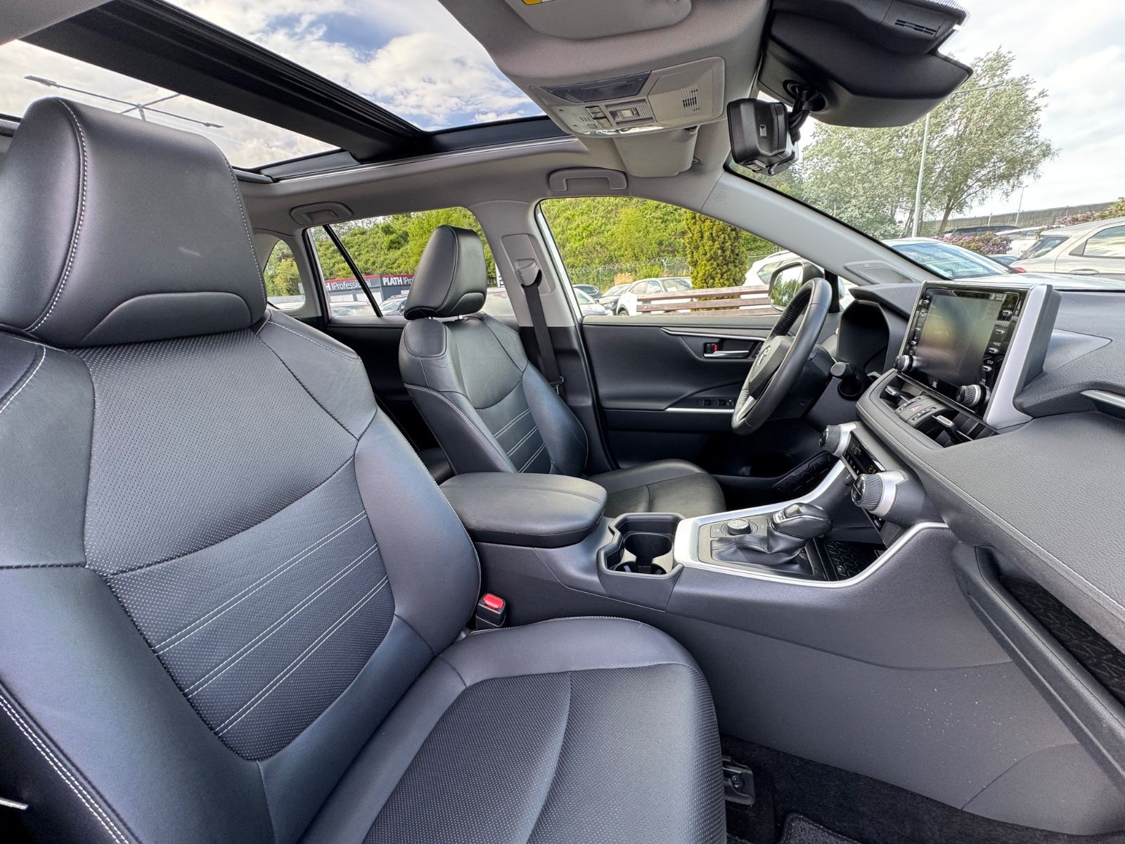 Toyota RAV 4 RAV4 Hybrid 4x4 Lounge - Samsaru's Car Outlet