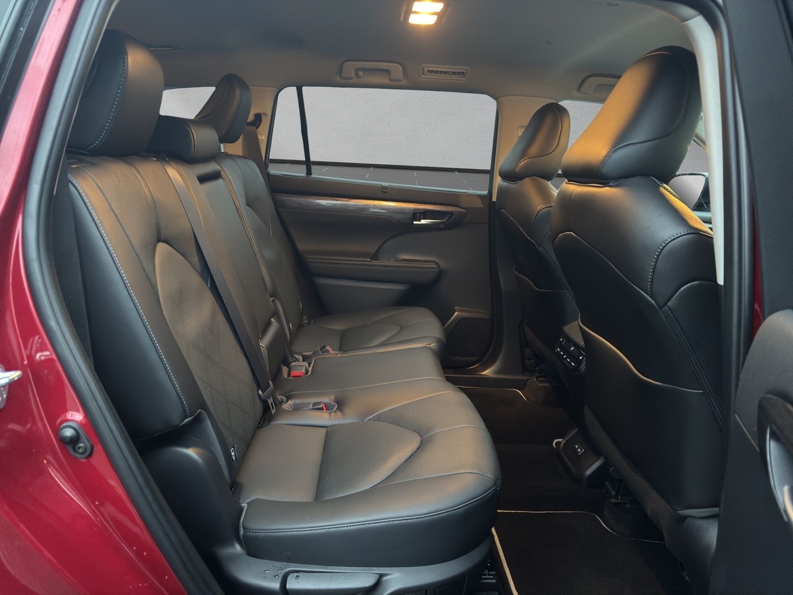 Toyota Highlander Hybrid Luxury 7 SITZER+AHK+LEDER+HuD
