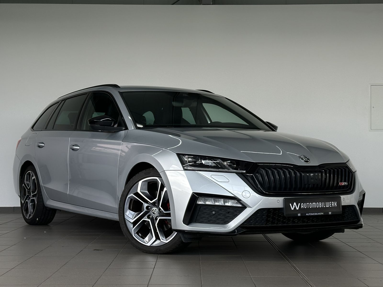 Skoda Octavia Combi RS 4x4 - Samsaru's Car Outlet