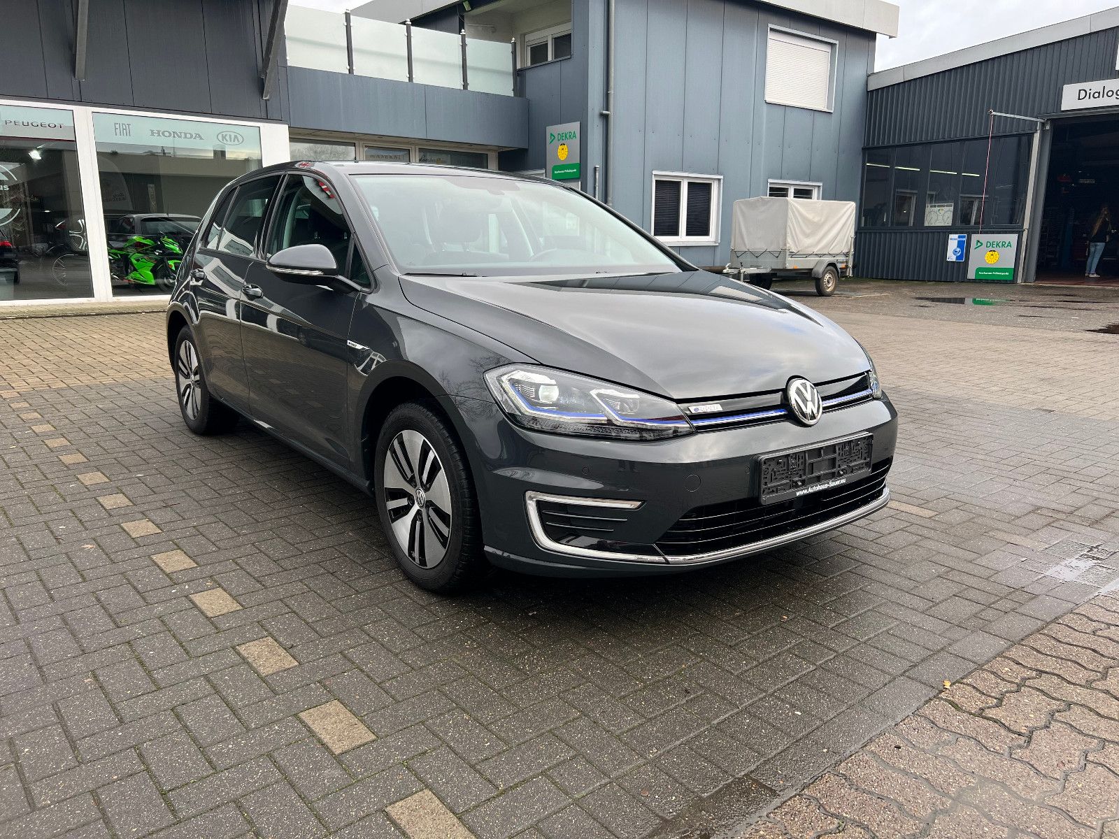 Volkswagen Golf VII e-Golf - Samsaru's Car Outlet