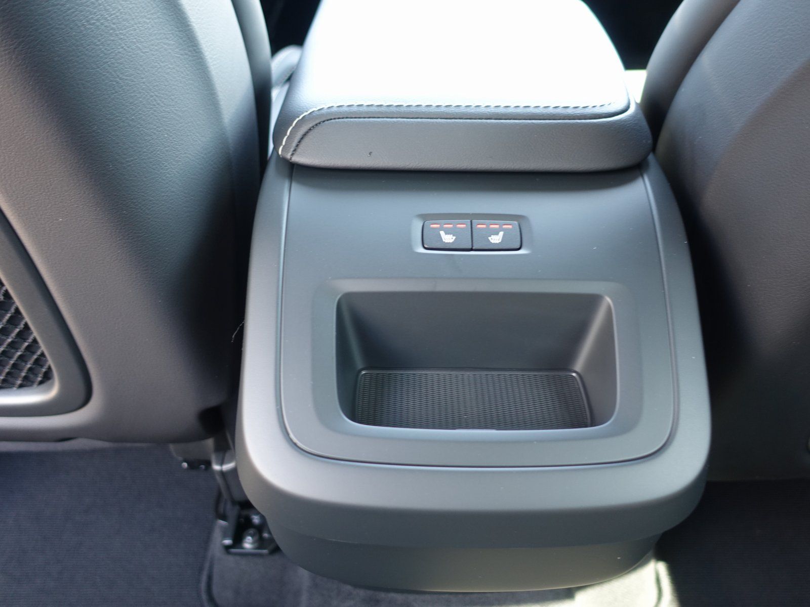 Volvo XC60 B5 AWD Plus - Samsaru's Car Outlet