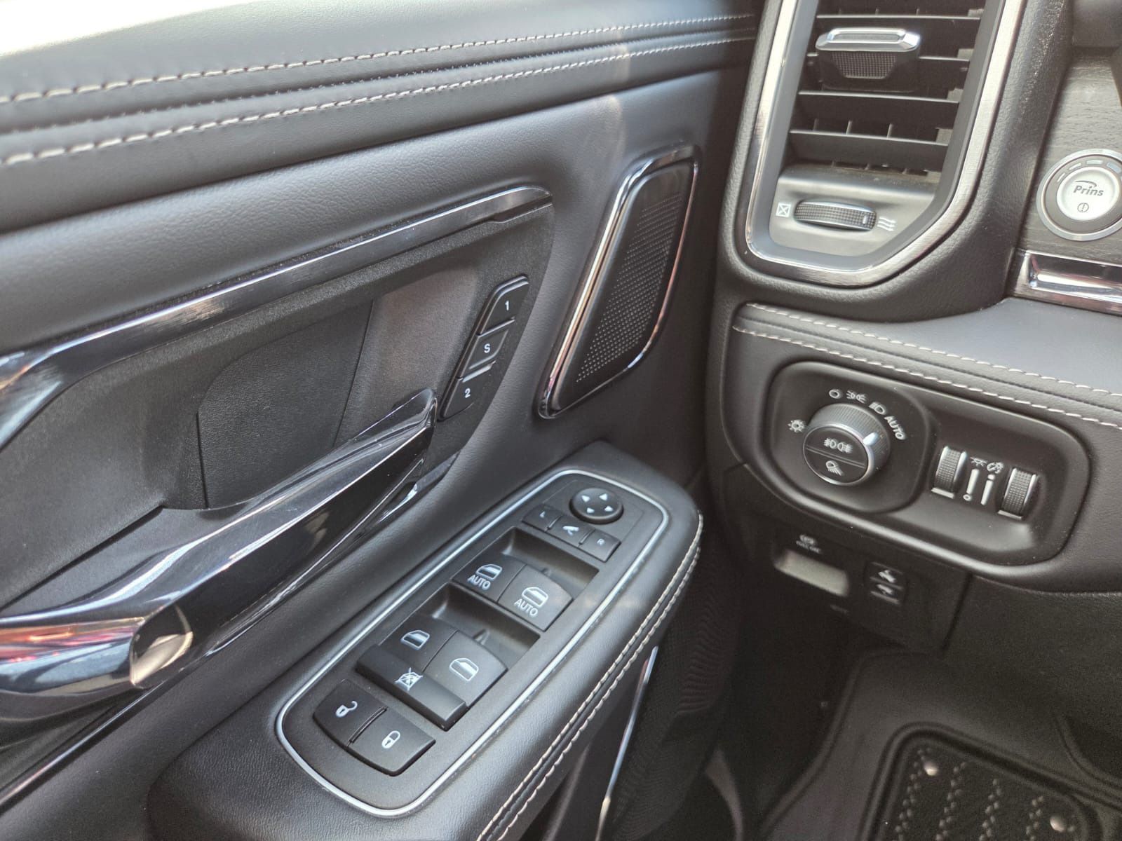 Dodge RAM 1500HEMI 5.7 4x4Limited Night Edition SSD