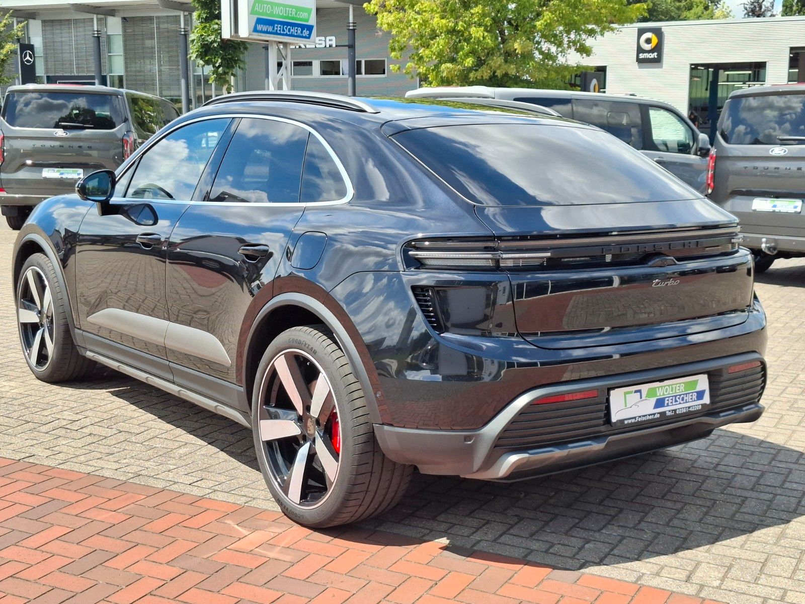 Porsche Macan E Turbo Burmester Sitzlüftung  HA-Lenkung
