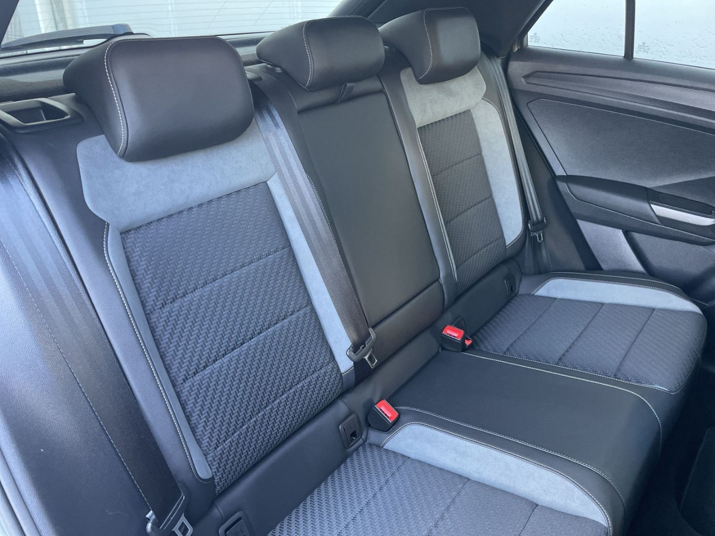 Volkswagen T-Roc 2.0TSI DSG R-Line Sport 4Motion - Samsaru's Car Outlet