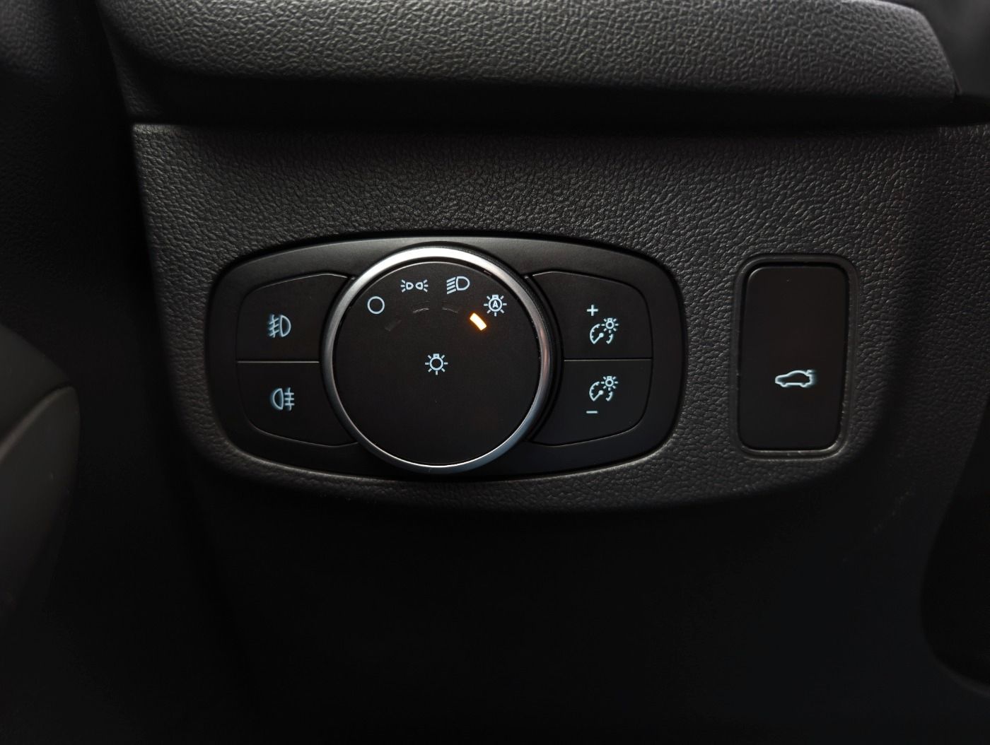 Ford Focus Turnier 1.5 Titanium X Aut - Samsaru's Car Outlet