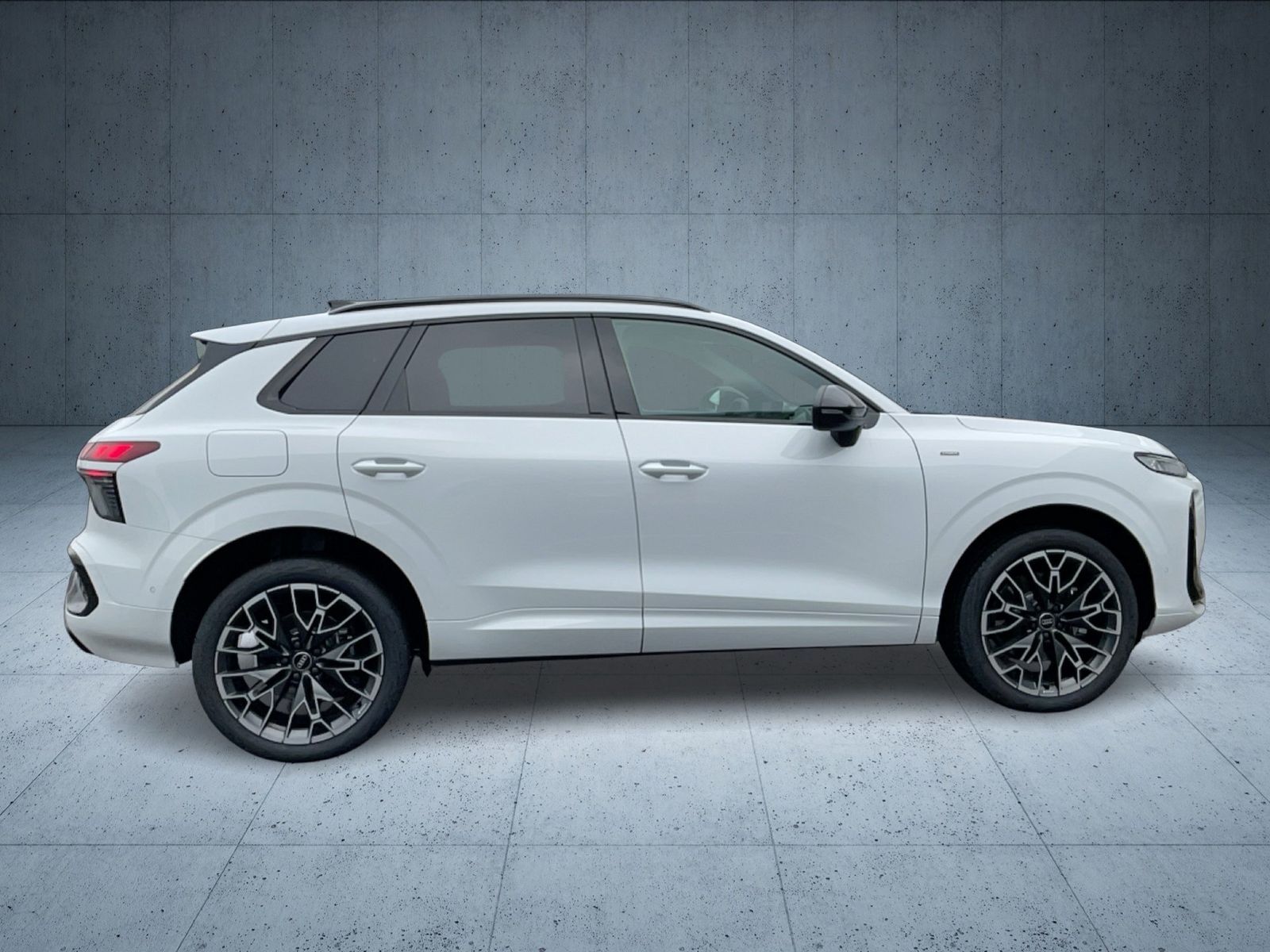 Audi Q3 SUV e-hybrid S tr. S line AHK PANO LED ACC Ca