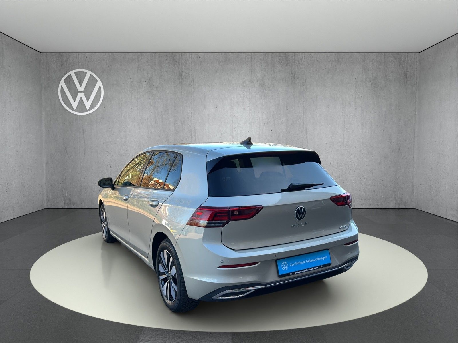 Volkswagen Golf VIII 1.5 eTSI Move DSG - Samsaru's Car Outlet