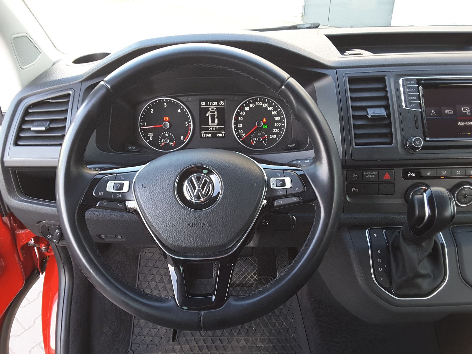 Volkswagen T6 Multivan 2.0 TDI DSG - Samsaru's Car Outlet